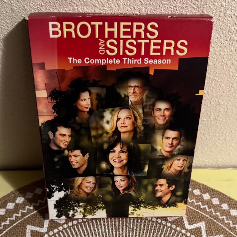 $5 bundled-Brothers and Sisters: The Complete Third Season DVD set of 6